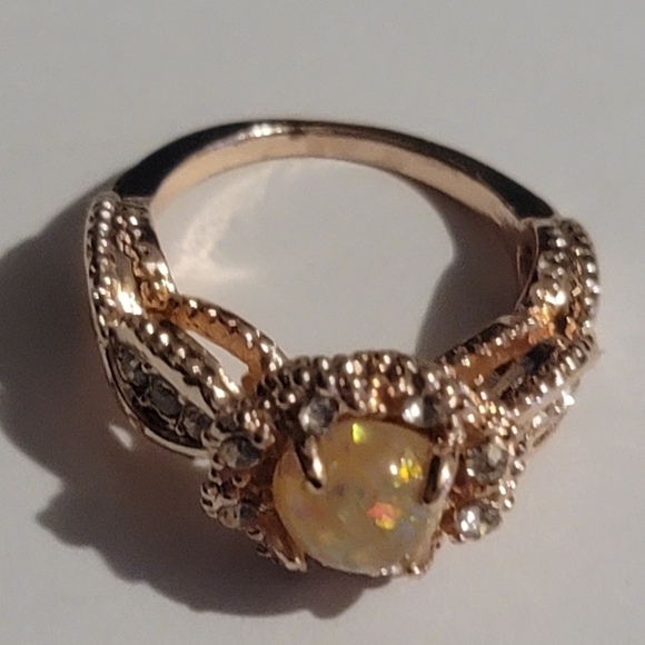 ROSE gold tone ring opal cream ring approximately 5.5. See last pic - Picture 3 of 8